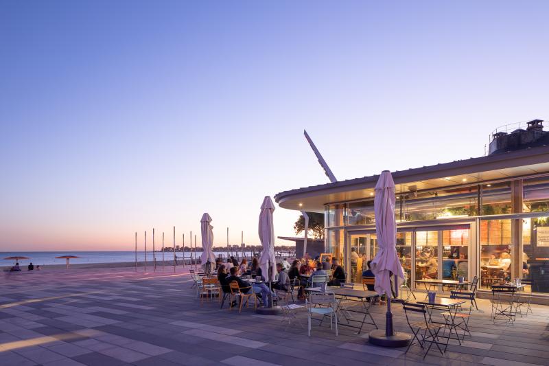 PhotoConstruction de 5 pavillons de restaurants et bars Place du Commando