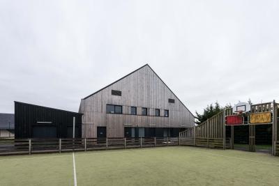 PhotoSalle d'activités sportives et vestiaires sportifs