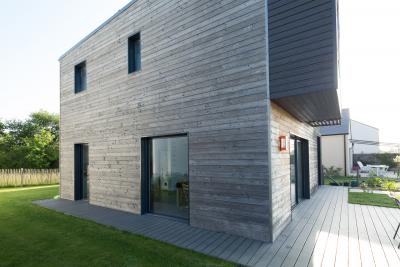 PhotoUne maison moderne en bois naturel
