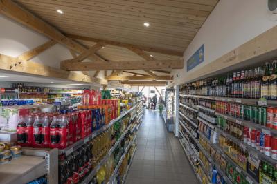 PhotoCréation d'un commerce et aménagement de place à Echallon