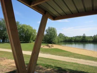 PhotoPoste de secours, sanitaires et stockages
