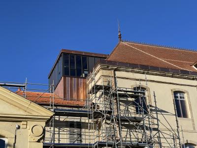 PhotoTravaux de reconstruction de la toiture du bâtiment Pomel à Issoire (63) suite à un incendie