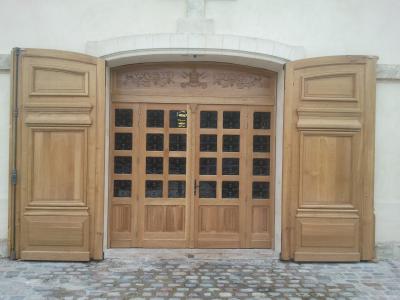 PhotoPorte chai Chateau Pape Clément