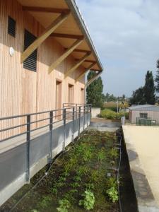 PhotoEco-construction bois du batiment d'exploitation bioclimatique àénergie positive de la station d'épuration d'Aubevoye